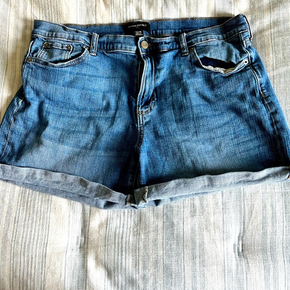Banana Republic stretchy jean shorts, great condition